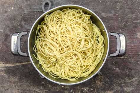 spaghetti-aglio-e-olio-the-mediterranean-dish image