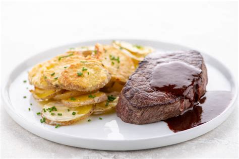 steak-and-bordelaise-sauce-recipe-home-chef image
