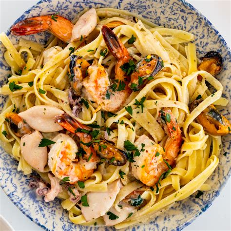 creamy-garlic-seafood-pasta-simply image
