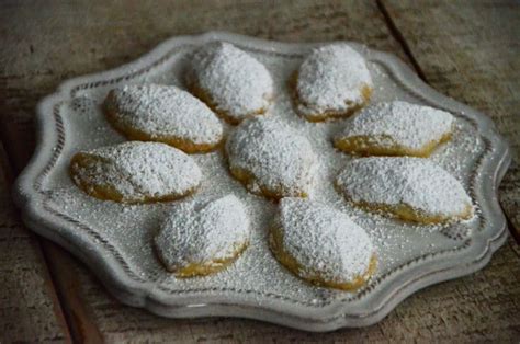 lebanese-butter-cookies-or-graybeh-maureen-abood image