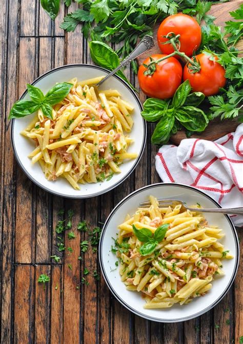 penne-with-prosciutto-parmesan-cream image