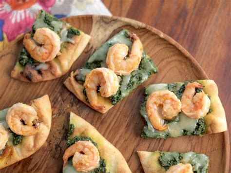 tuscan-kale-pesto-pizza-with-shrimp-scampi-food image