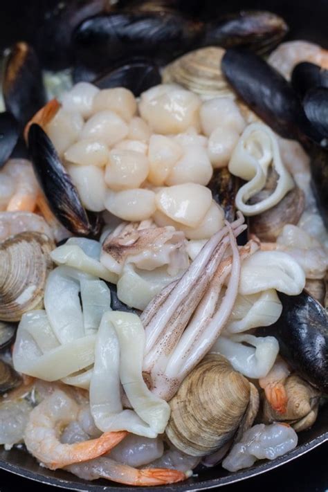 frutti-di-mare-classic-italian-seafood-pasta image