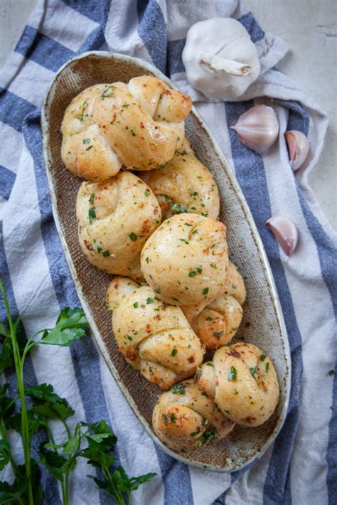 garlic-knots-garlic-knots-recipe-from-scratch-eat-the-love image