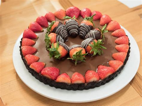 chocolate-covered-strawberry-tart image