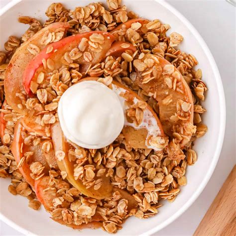 healthy-apple-crisp-easy-recipe-oat-crumble-topping image