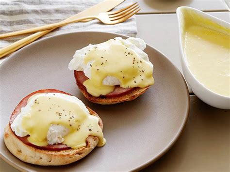 how-to-make-sauce-for-eggs-benedict image