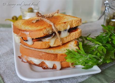 grilled-vegetable-and-cheese-sandwich image