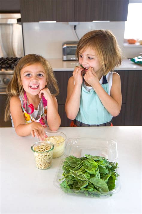 cooking-with-kids-spinach-basil-pesto-young-chefs-3 image