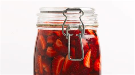 how-to-make-strawberry-vinegar-bon-apptit image