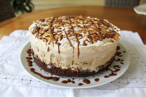 coffee-almond-ice-cream-cake-with-dark-chocolate image
