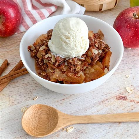 warm-apple-crisp-with-oats-and-cinnamon-barefoot-in image