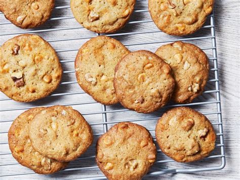 butterscotch-walnut-cookies-food image