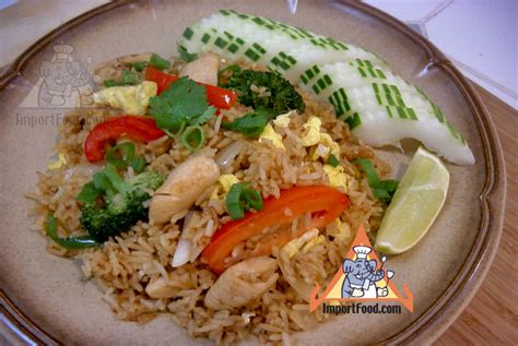recipe-thai-fried-rice-with-chicken-khao-pad image