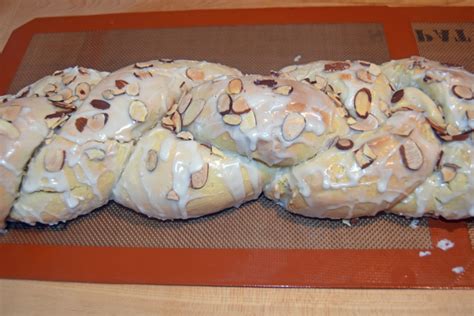 holiday-bread-italian-ricotta-easter-bread-why-go image