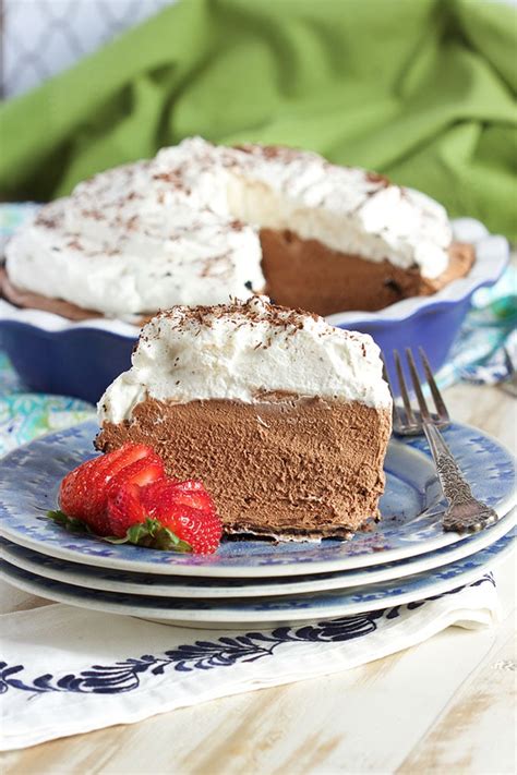 no-bake-chocolate-mousse-pie-the image