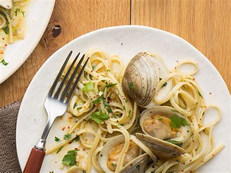 linguine-with-white-clam-sauce-recipe-food-network image