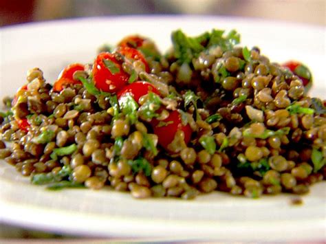 herbed-lentils-with-spinach-and-tomatoes-food image