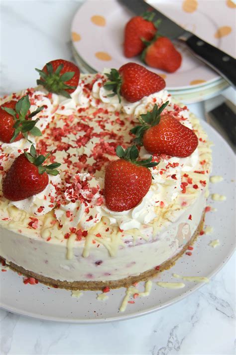 no-bake-white-chocolate-strawberry-cheesecake image