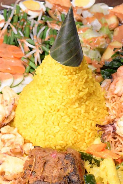 indonesian-yellow-rice-nasi-kuning-international image