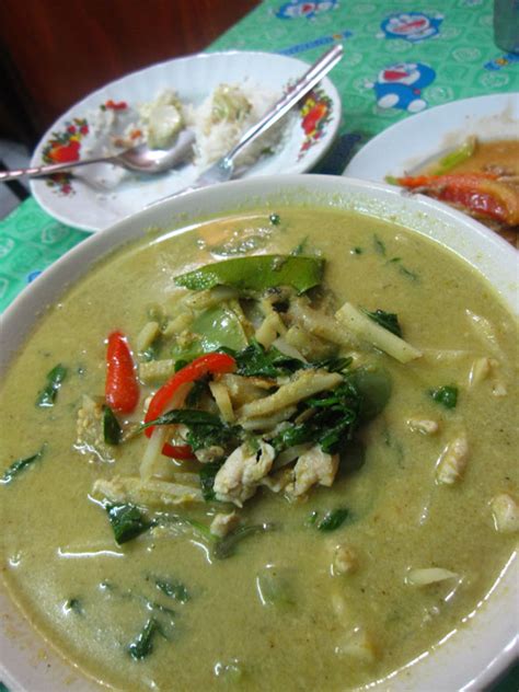 gaeng-keow-wan-gai-thai-chicken-green-curry image
