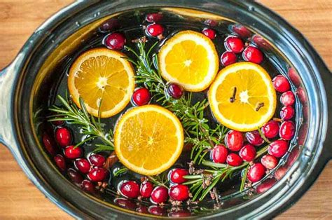 make-your-own-simmering-holiday-potpourri-flavour image