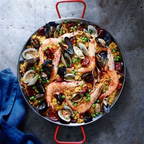 spanish-paella-with-chorizo-and-seafood-williams-sonoma image