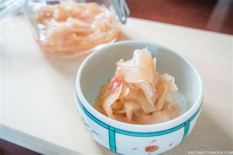 pickled-sushi-ginger-gari-新生姜の甘酢漬 image