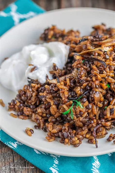 authentic-mujadara-lentils-and-rice-with-crispy image