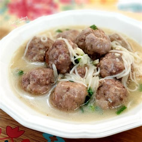 meatballs-soup-with-misua-almondigas image