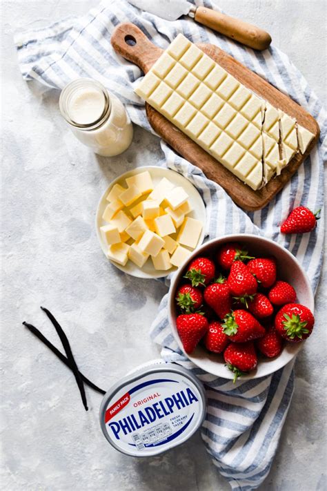 strawberry-white-chocolate-cheesecake-anna-banana image