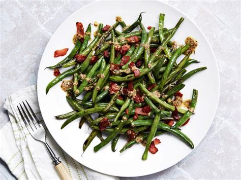 green-beans-with-warm-bacon-vinaigrette-food image