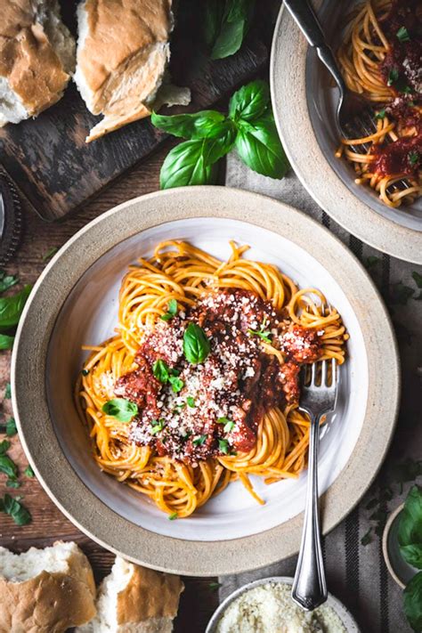 the-best-spaghetti-sauce-recipe-the-seasoned-mom image