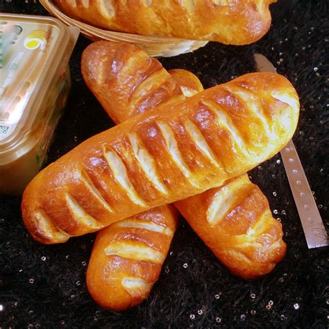 pain-viennois-vienna-bread-recipe-by-archanas-kitchen image