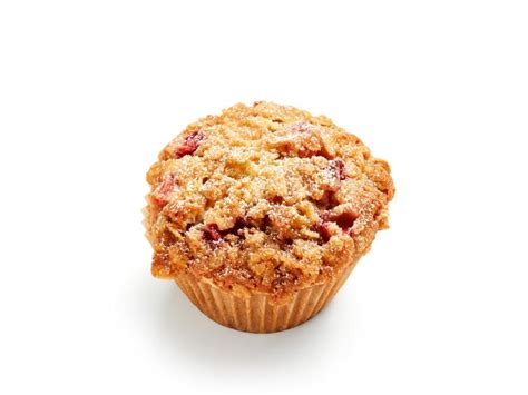 strawberry-rhubarb-crumble-muffins-food image