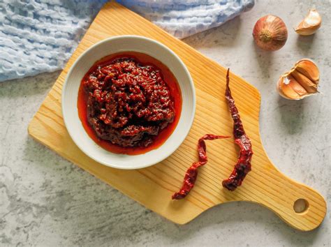 10-minute-sambal-oelek-red-chili-paste-better-than image