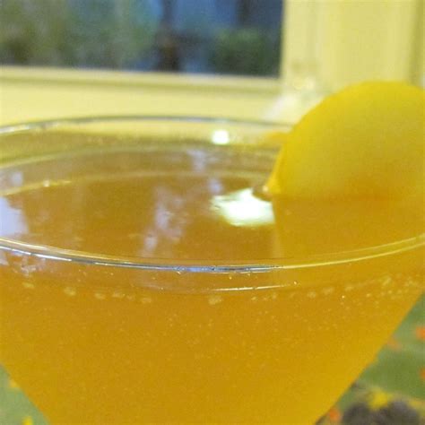 best-peartini-recipe-how-to-make-a-pear-flavored image