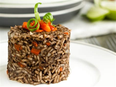 black-beans-and-rice-guatemalan-arroz-negro-a image