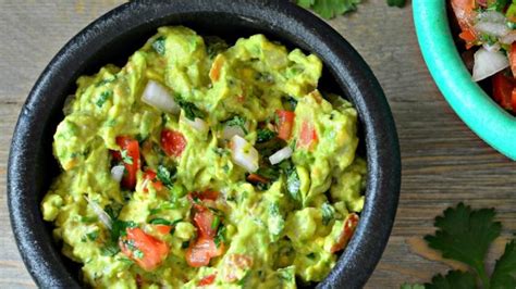 guacamole-recipe-with-video image