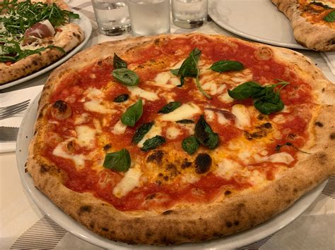 what-is-neapolitan-pizza-italiarail image