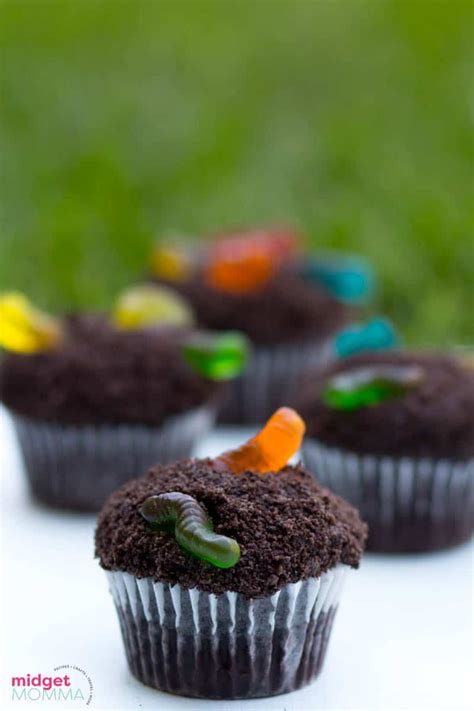cup-of-dirt-cupcakes-midgetmomma image