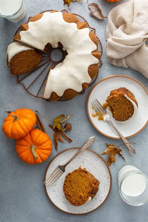 pumpkin-bundt-cake-with-cream-cheese image