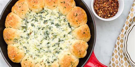 how-to-make-baked-biscuit-wreath-dip-delish image