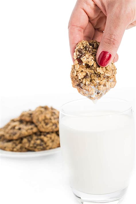 healthy-oatmeal-chocolate-chip-cookies image