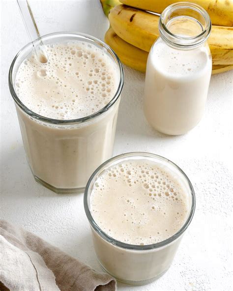 banana-milkshake-without-ice-cream-food-sharing image