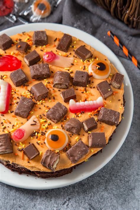 halloween-brownie-pizza-annies-noms image