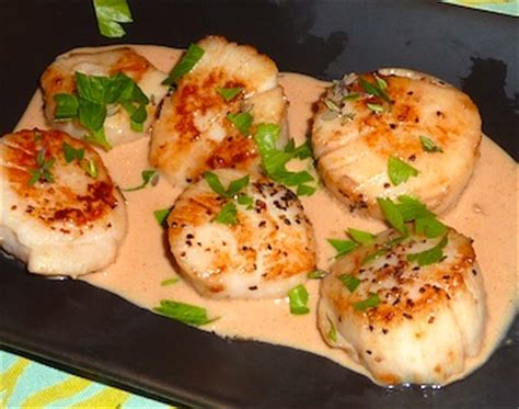 pan-seared-scallops-with-creamy-garlic-sauce image