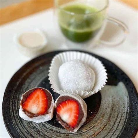 strawberry-mochi-ichigo-daifuku-recipe-honest-food image