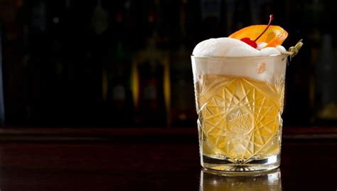rum-sour-cocktail-recipe-history-by-cocktail-society image