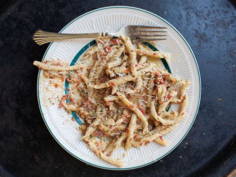 corkscrew-pasta-with-sicilian-tomato-pesto-busiate-alla image
